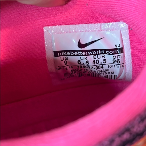 Nike Rosherun Flyknit Vivid Pink And Black Size Women’s 9 Running Shoes - Picture 14 of 14